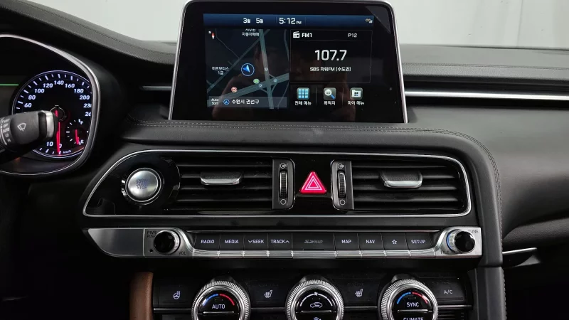 Genesis G70