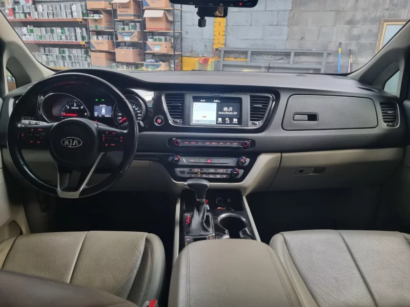 Kia Carnival