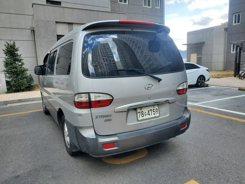 Hyundai Starex