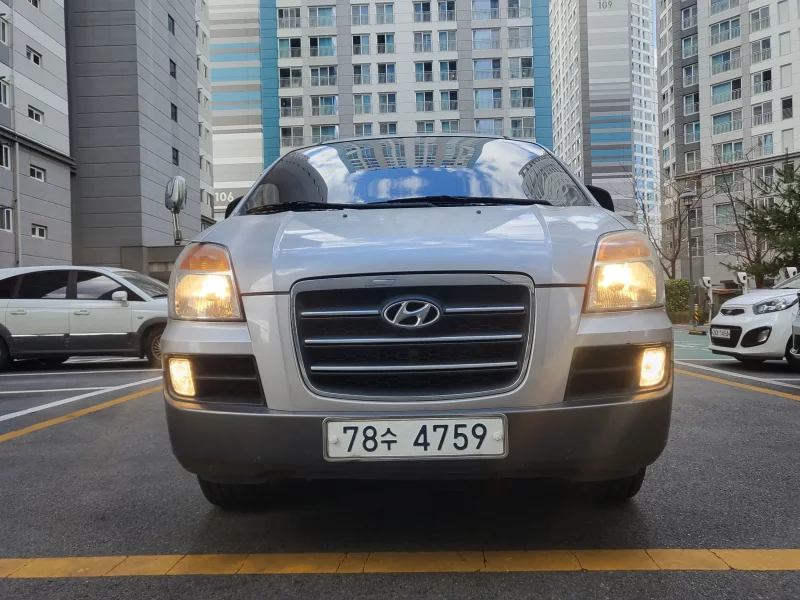 Hyundai Starex