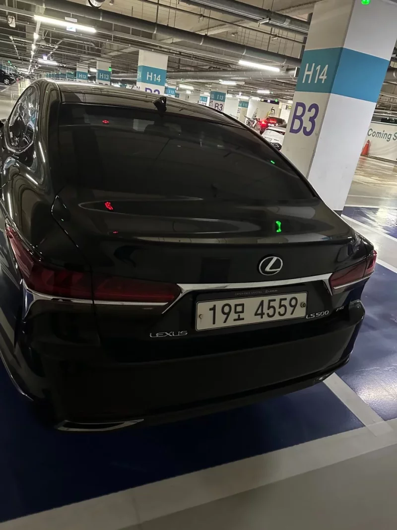 Lexus LS