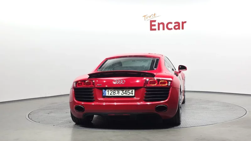 Audi R8