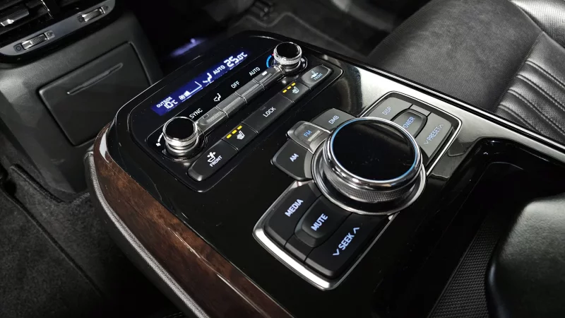 Genesis EQ900