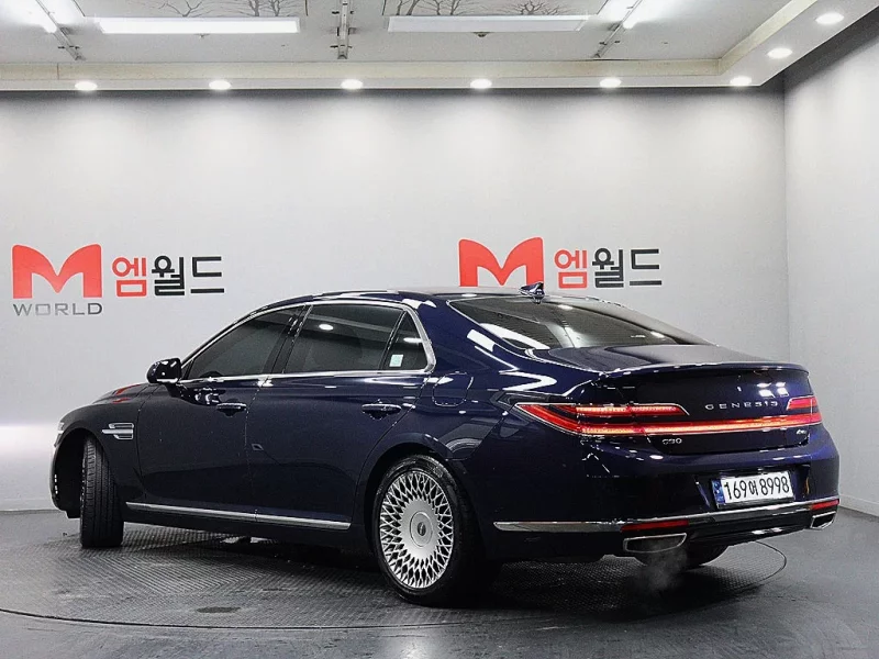 Genesis G90