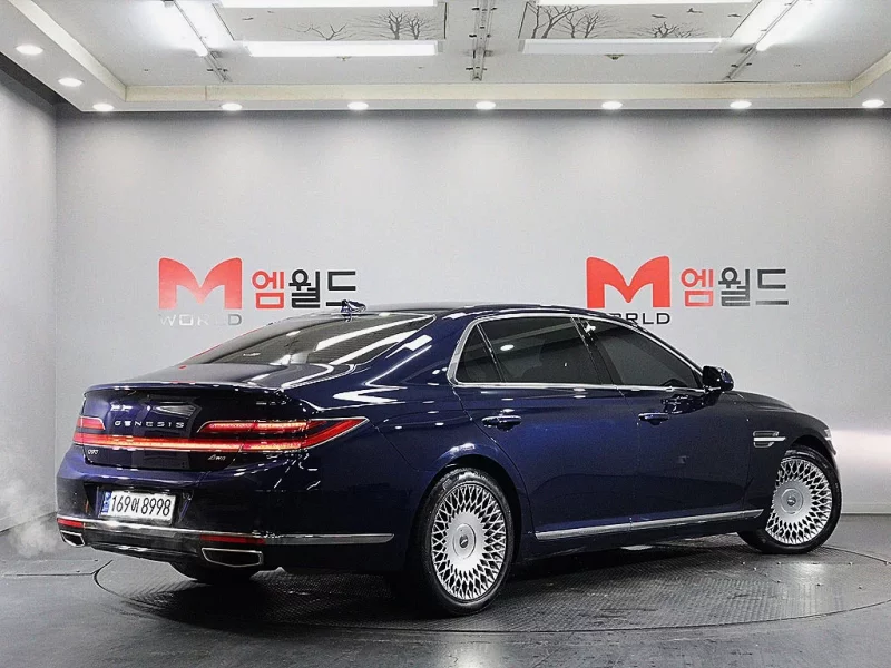 Genesis G90