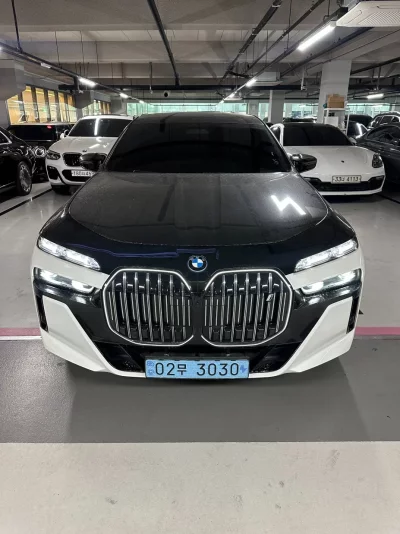 BMW i7