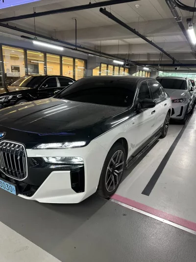 BMW i7
