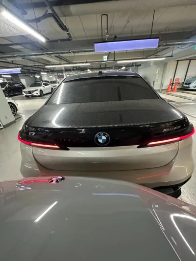 BMW i7
