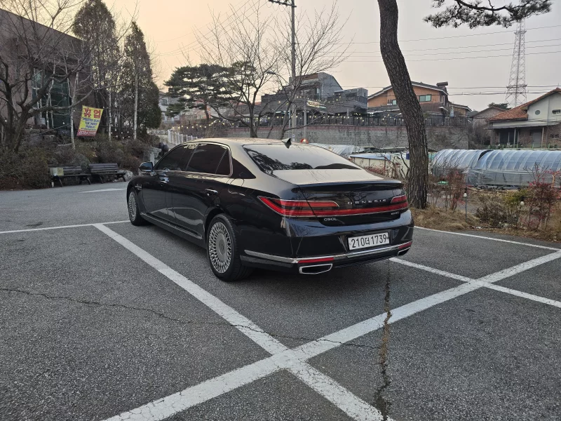 Genesis G90