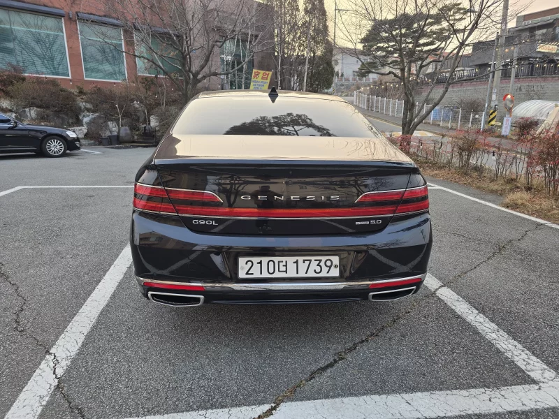 Genesis G90