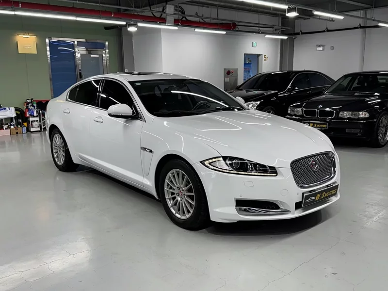 Jaguar XF