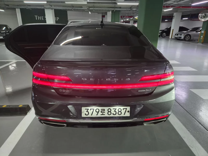 Genesis G90