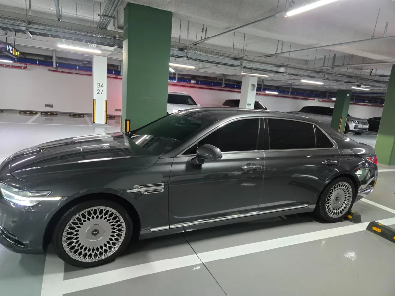 Genesis G90