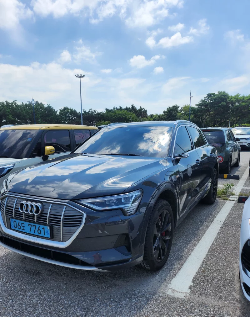 Audi e-tron
