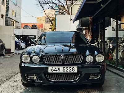 Jaguar XJR