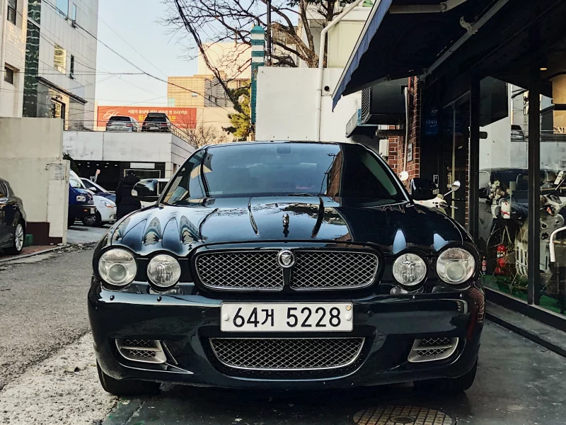 Jaguar XJR