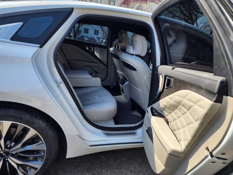 Kia K8