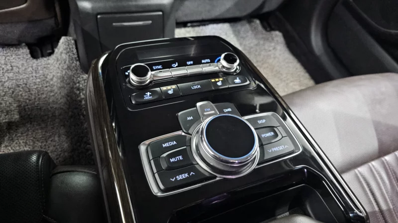 Genesis EQ900