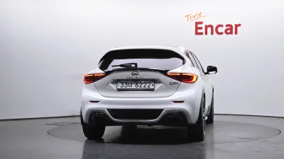 Infiniti Q30