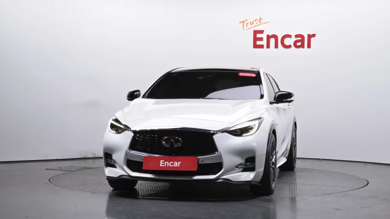 Infiniti Q30