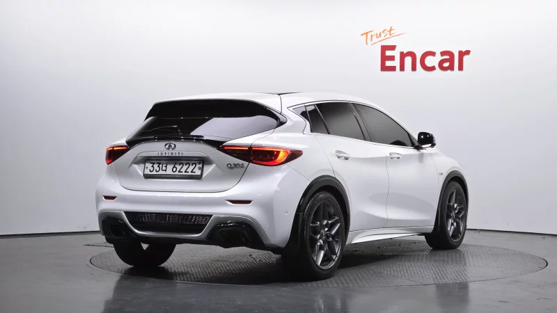 Infiniti Q30