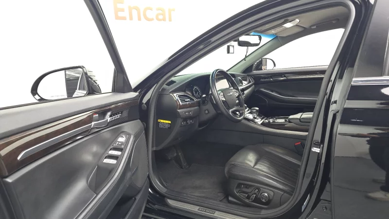 Genesis EQ900