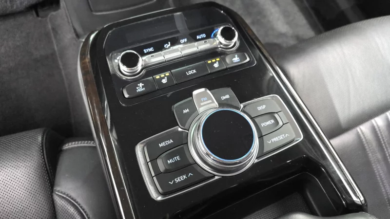Genesis EQ900