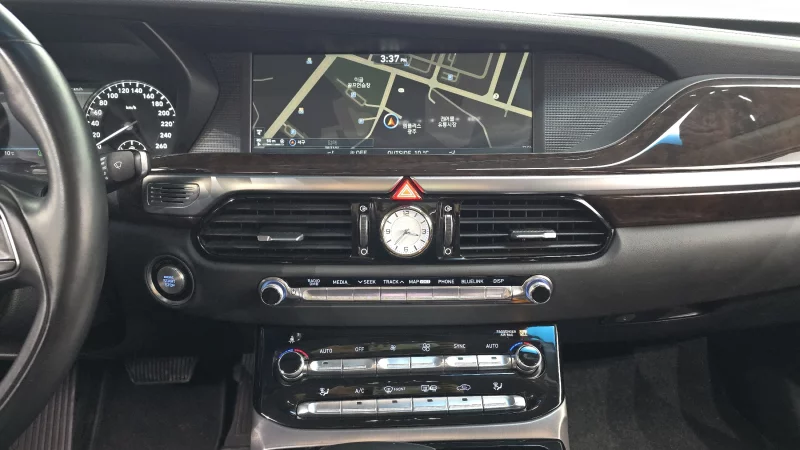 Genesis EQ900