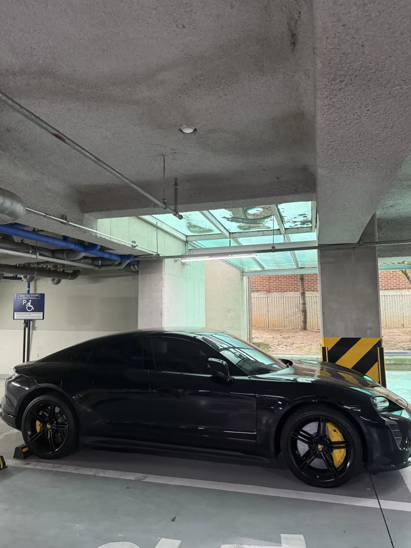 Porsche TAYCAN