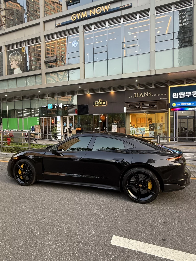 Porsche TAYCAN