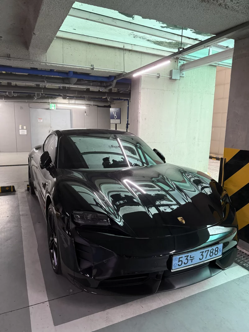 Porsche TAYCAN