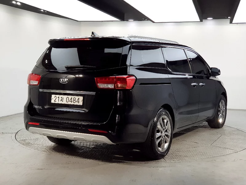 Kia Carnival