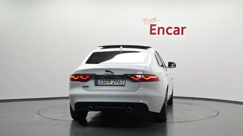 Jaguar XF