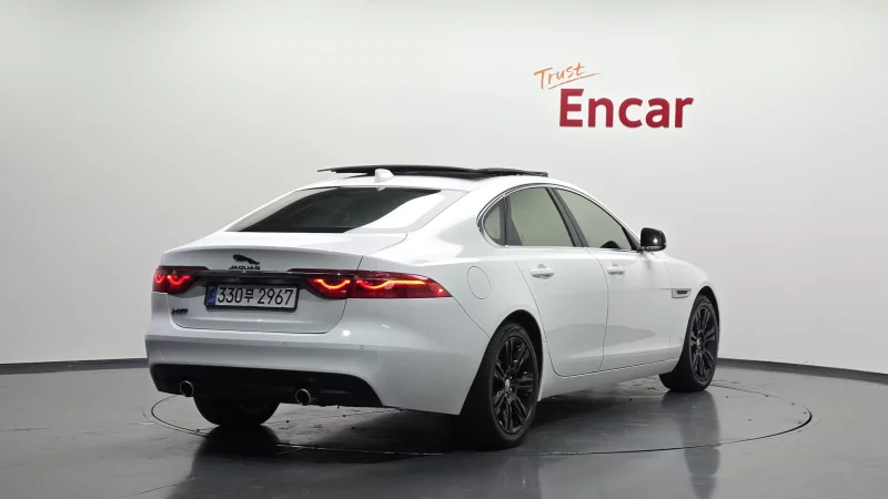 Jaguar XF