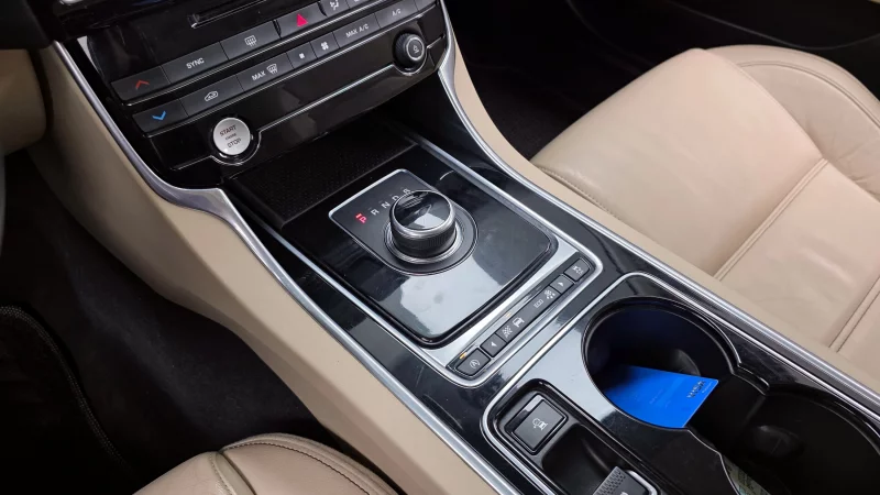 Jaguar XE