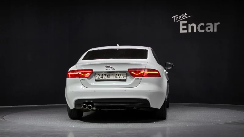 Jaguar XE