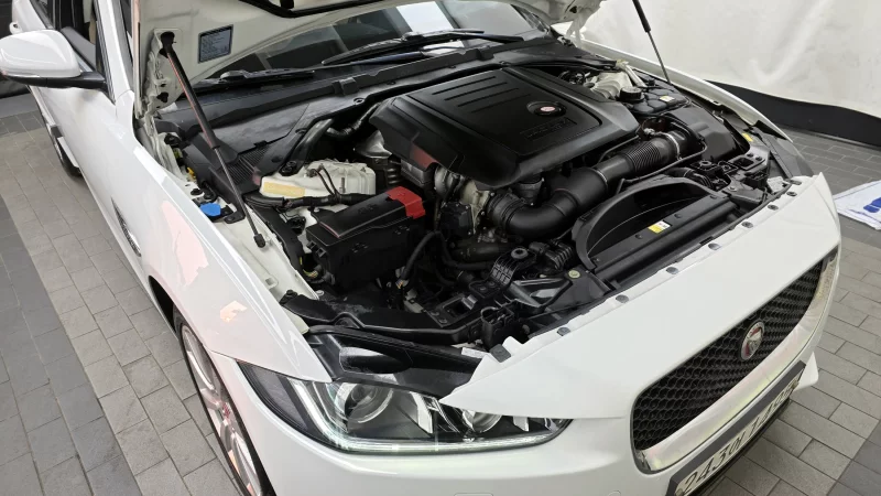 Jaguar XE