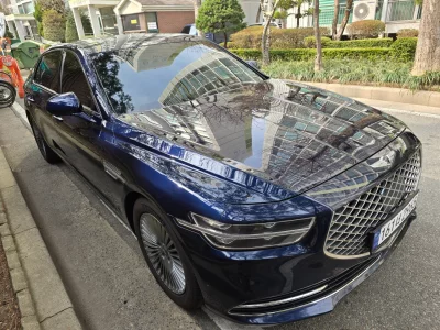 Genesis G90