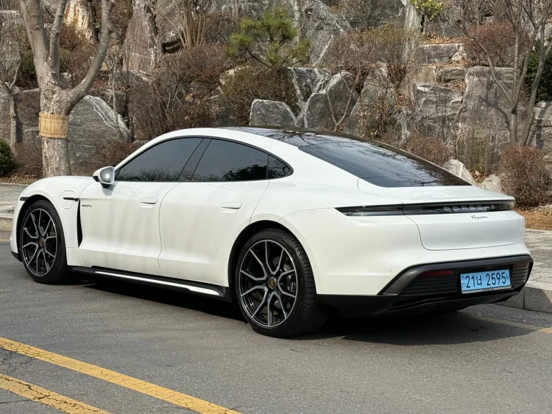 Porsche TAYCAN