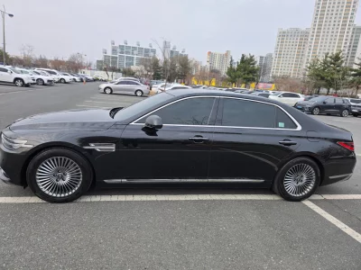 Genesis G90