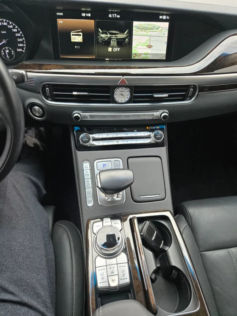 Genesis G90