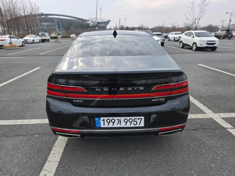 Genesis G90