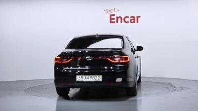 Renault SM6
