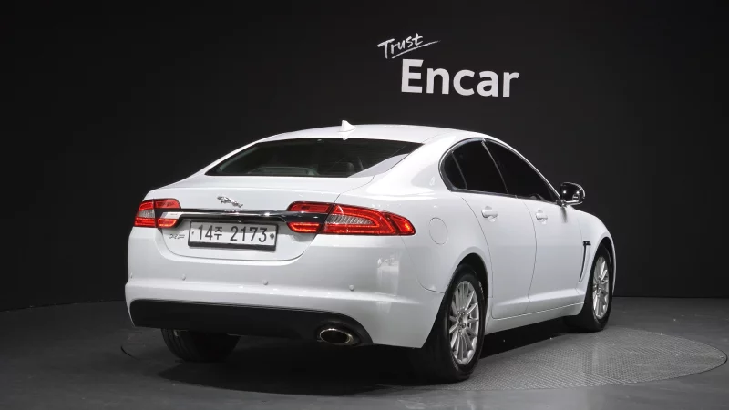 Jaguar XF