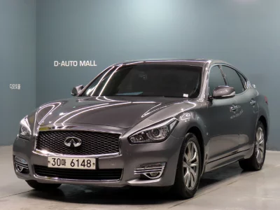 Infiniti Q70