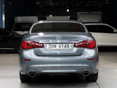 Infiniti Q70