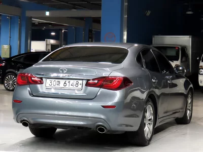 Infiniti Q70