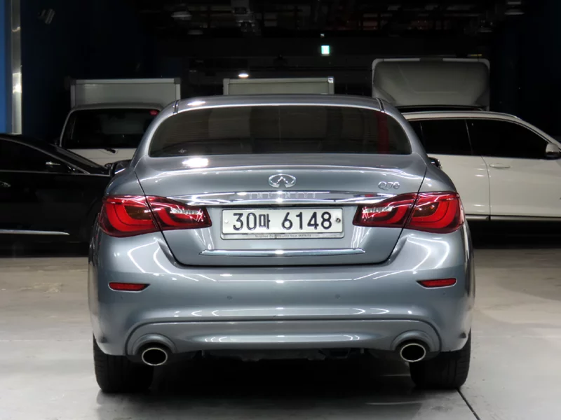 Infiniti Q70