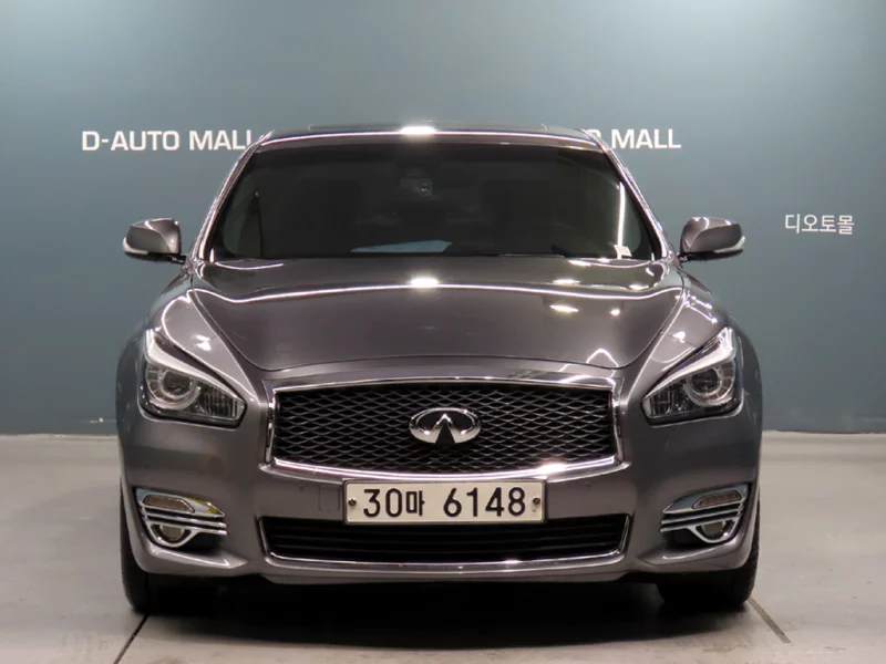 Infiniti Q70