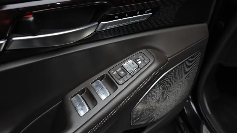Genesis EQ900